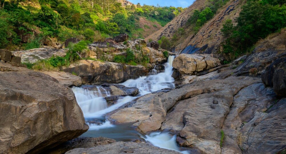 munnar waterfall tour travel