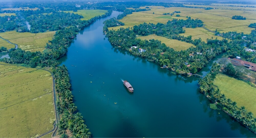 vembanad lake alleppey backwaters