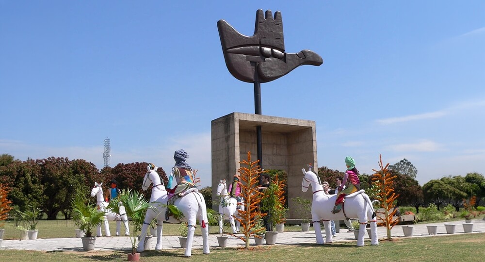 open hand monument chandigarh