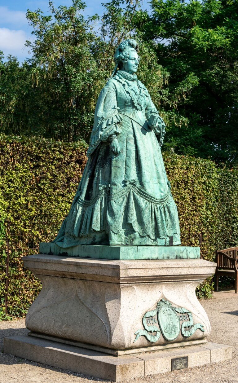 rosenborg castle gardens denmark