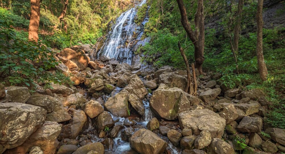 pachmarhi bee waterfalls